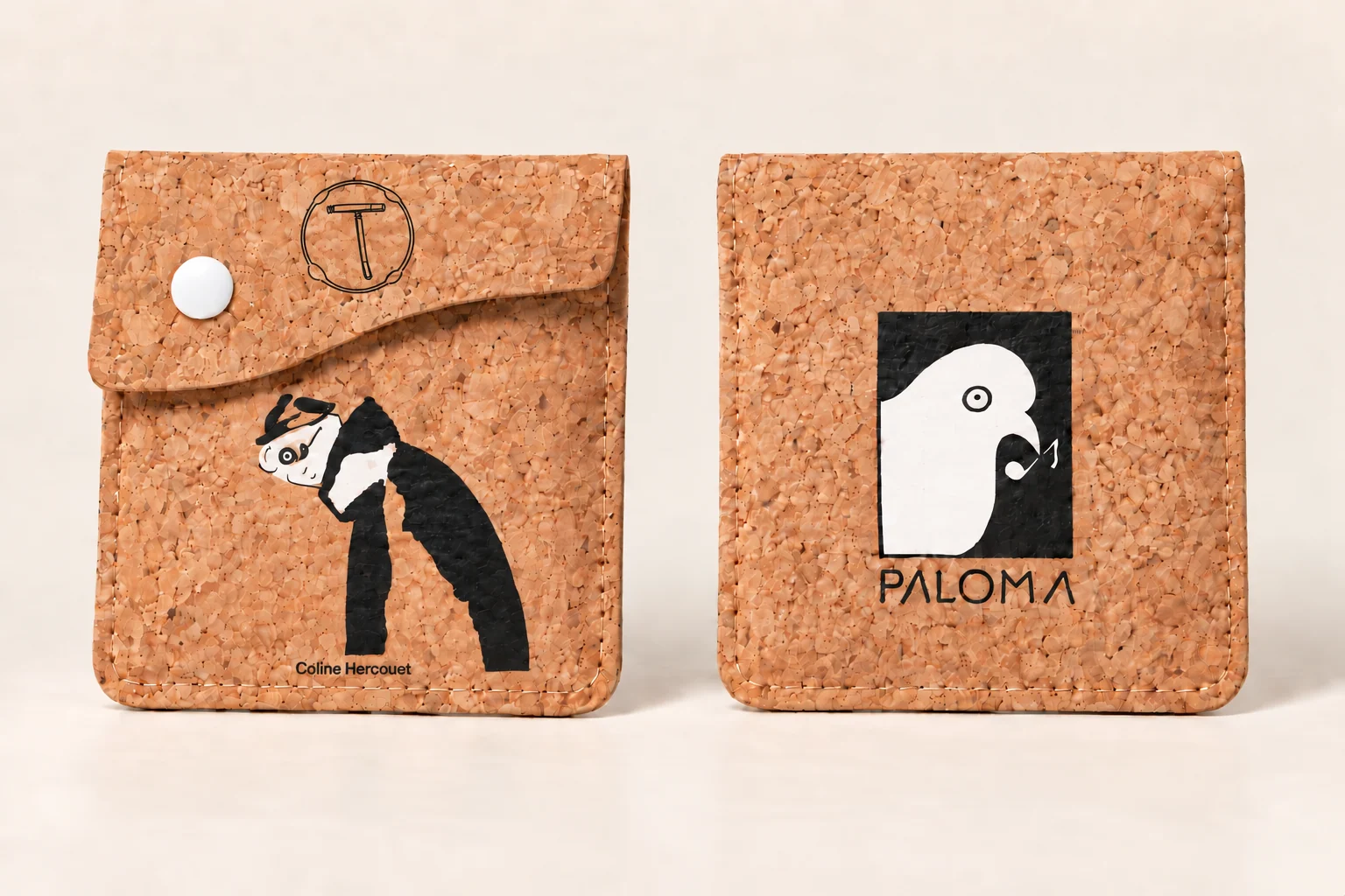 07 · Figur im Seitenblick vorne, Paloma-Logo hinten auf Kork